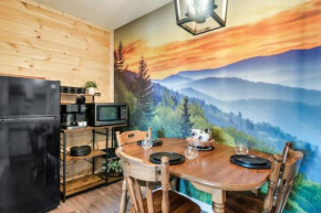 Bear Pause Retreat/Steps to Pkwy/With Indoor Pool Gatlinburg